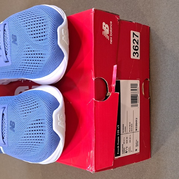 New Balance Fresh Foam 520 v9 Sneaker - Color: Blue / White - Size: Women 8.5 - Picture 4 of 9
